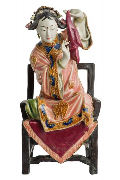 Скульптура «Китаянка на стуле».